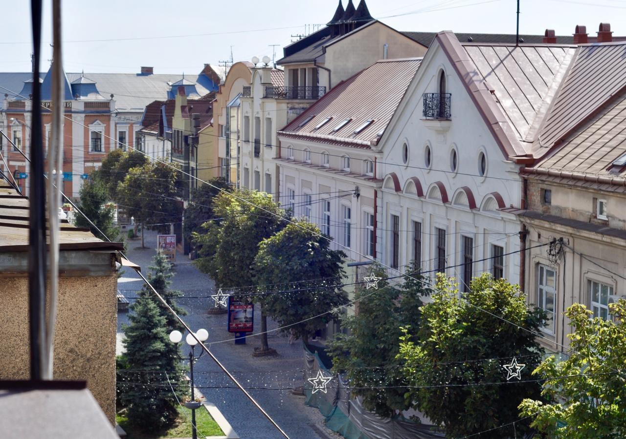 Panoramic View Top Floor Apartment In The City Center Munkács Kültér fotó