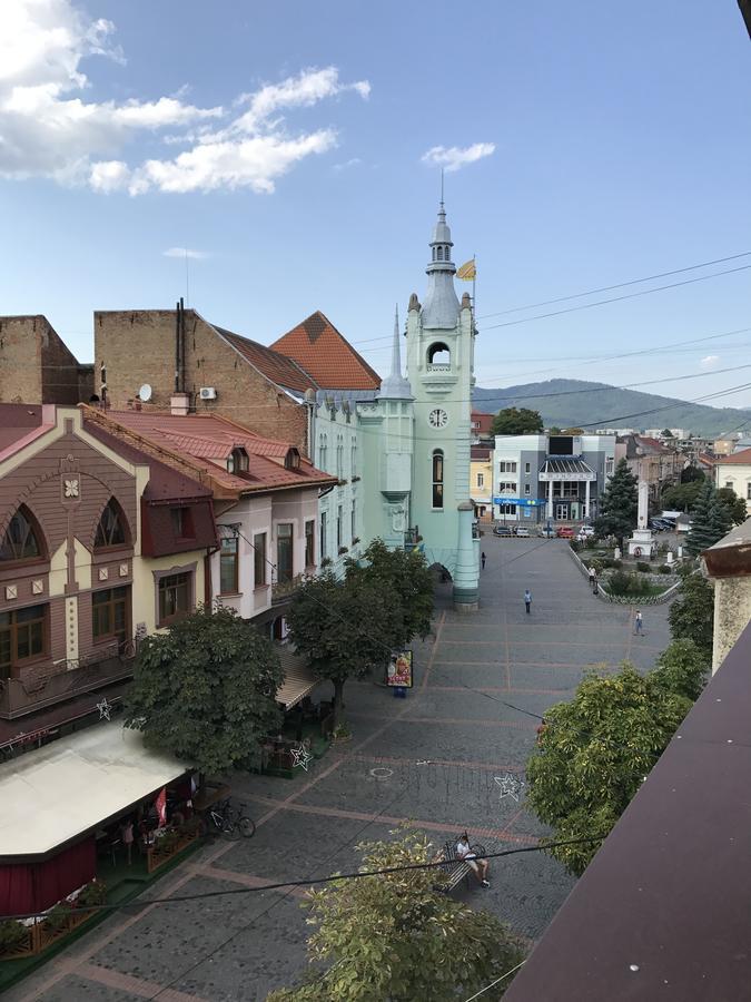 Panoramic View Top Floor Apartment In The City Center Munkács Kültér fotó