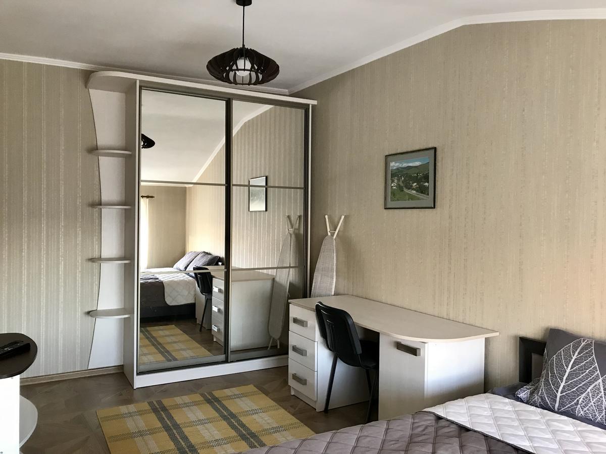 Panoramic View Top Floor Apartment In The City Center Munkács Kültér fotó