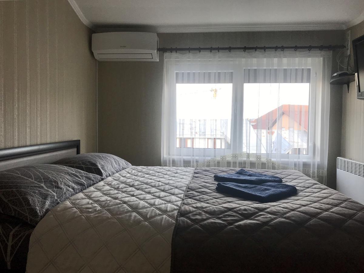 Panoramic View Top Floor Apartment In The City Center Munkács Kültér fotó
